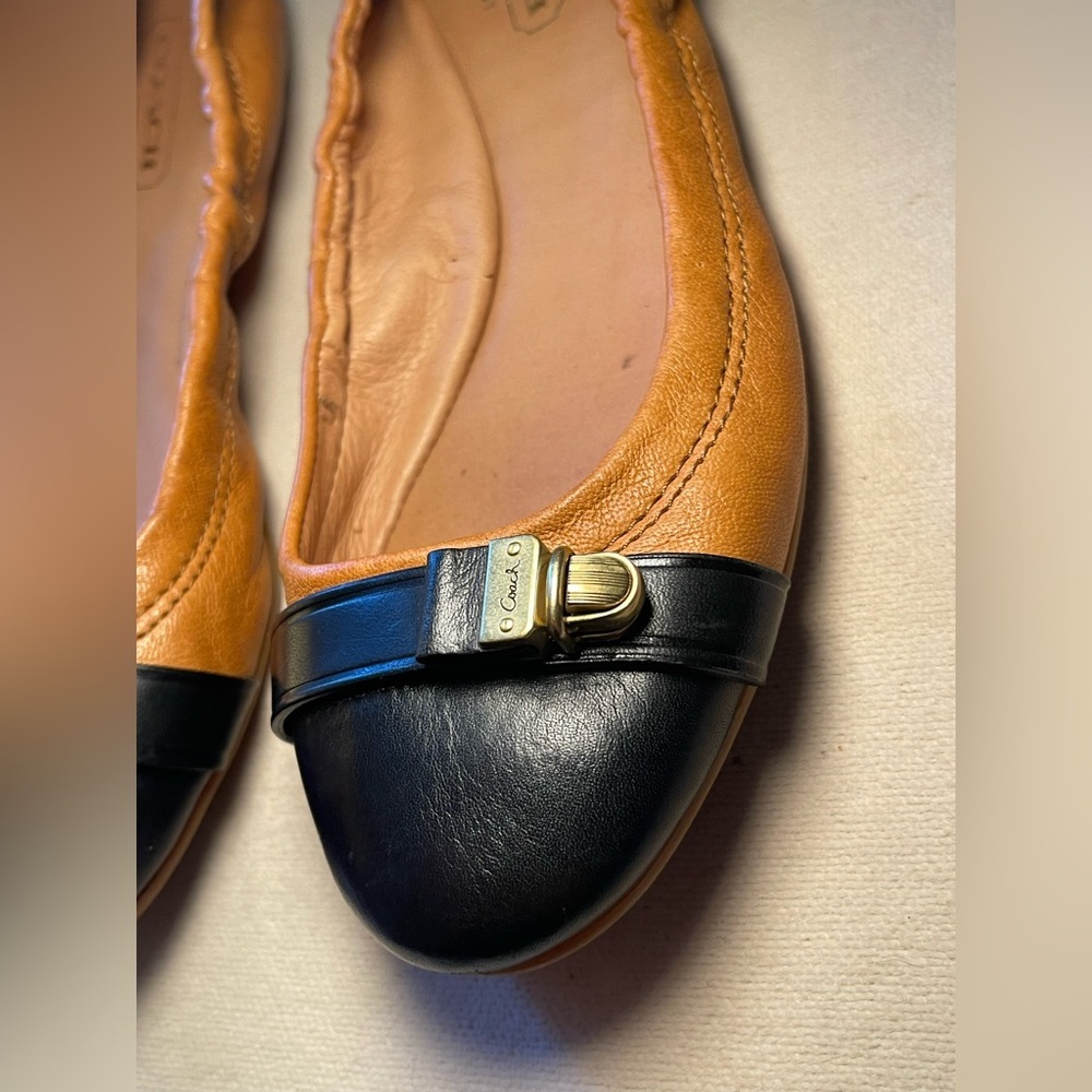 Coach Delphine Flats Tan and Black Flats with side Buckle Detail - Picture 4 of 6